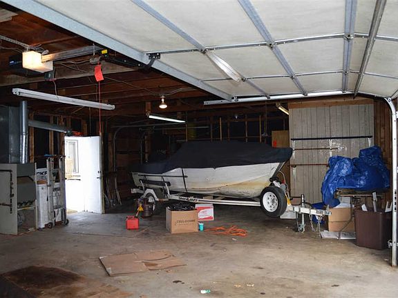 5th image of 643 Wood Ave