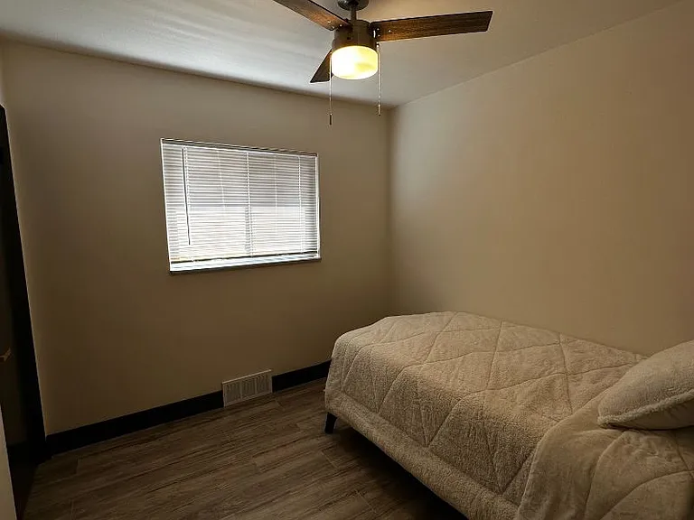921 Regina Ave — Photo 15