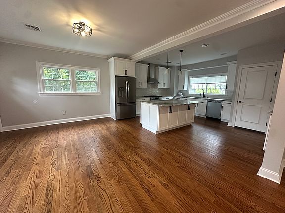 Dining Room / Kitchen with Oversized Island for 4 Chairs