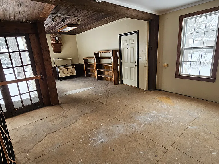 320 S State St — Photo 14
