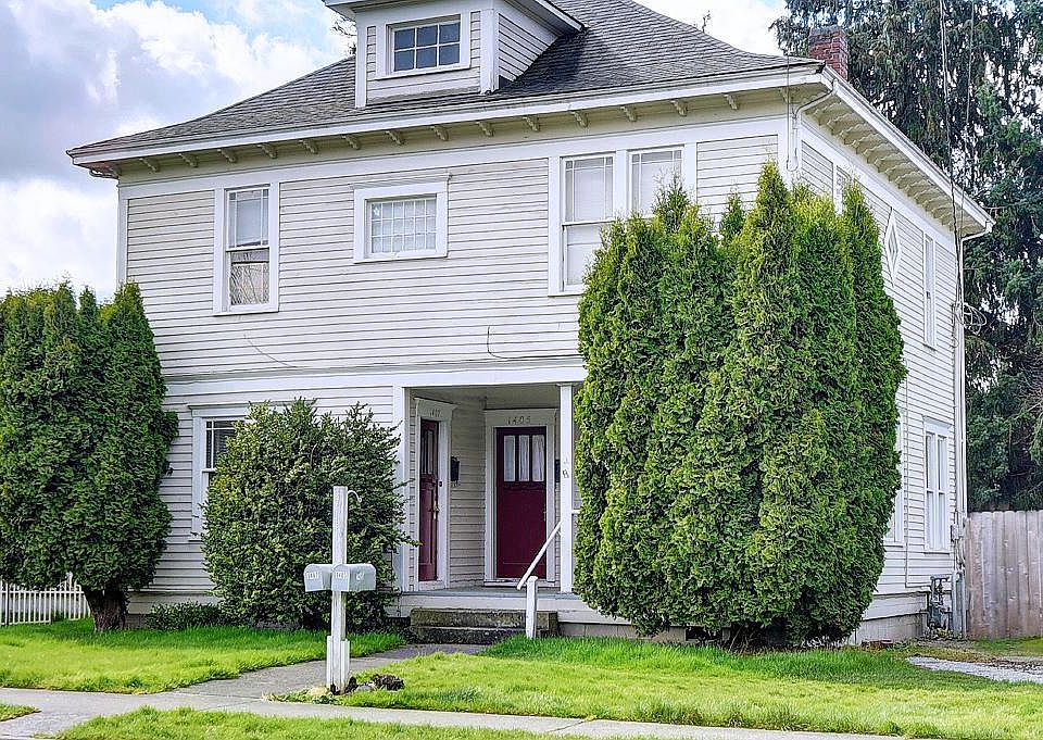 Vintage house on the prettiest street in Mount Vernon. 10 m