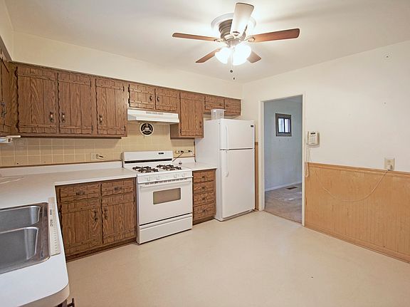 5th image of 914 Pearson Dr