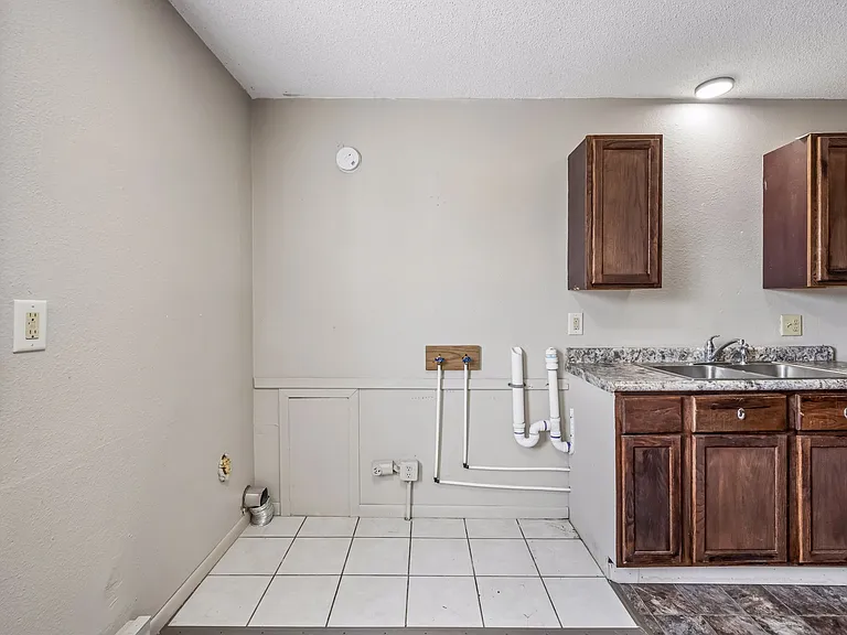 106 E 5th St #3 — Photo 7