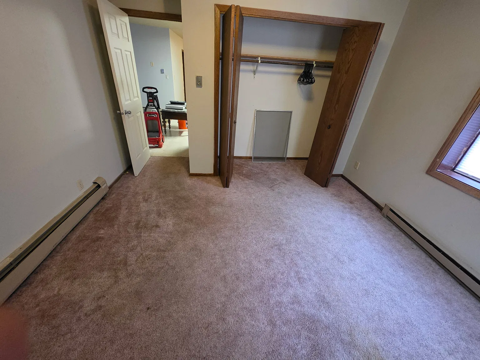 Now Renting 1br Apartment W/ Large Bonus Room In Downtown Rugby! — Photo 1