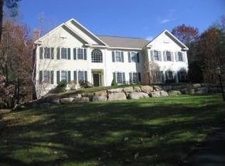 26 Strafford Ln, Bedford, NH 03110