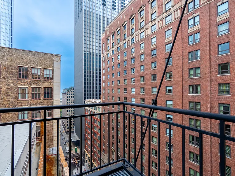 6 E Monroe St #1503 — Photo 19