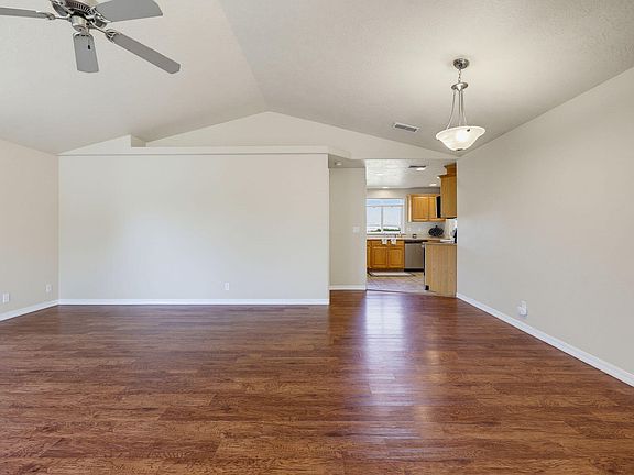 4th image of 2642 Esther Ln