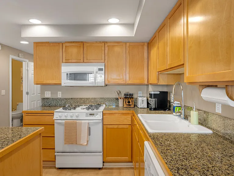 931 N 35th St #B — Photo 39