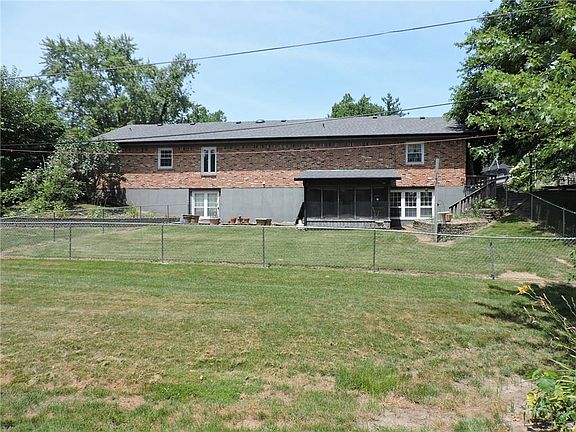 3rd image of 21 Danridge Dr