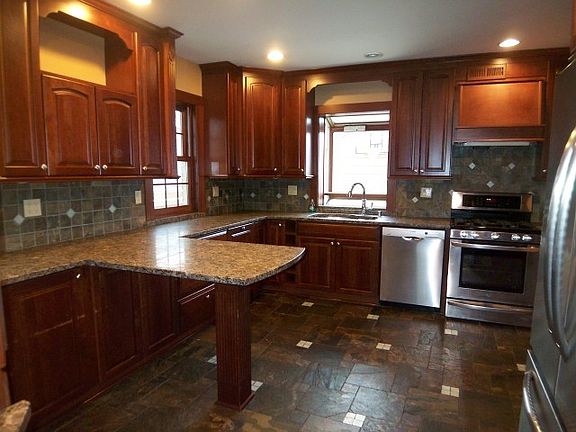 Granite Island/Stainless Appliances