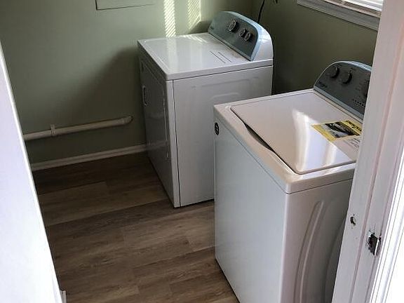 4th image of 1 Max Place