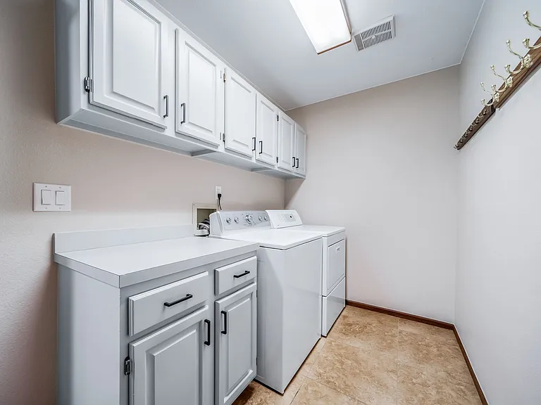 6793 Blackhawk Ct — Photo 22