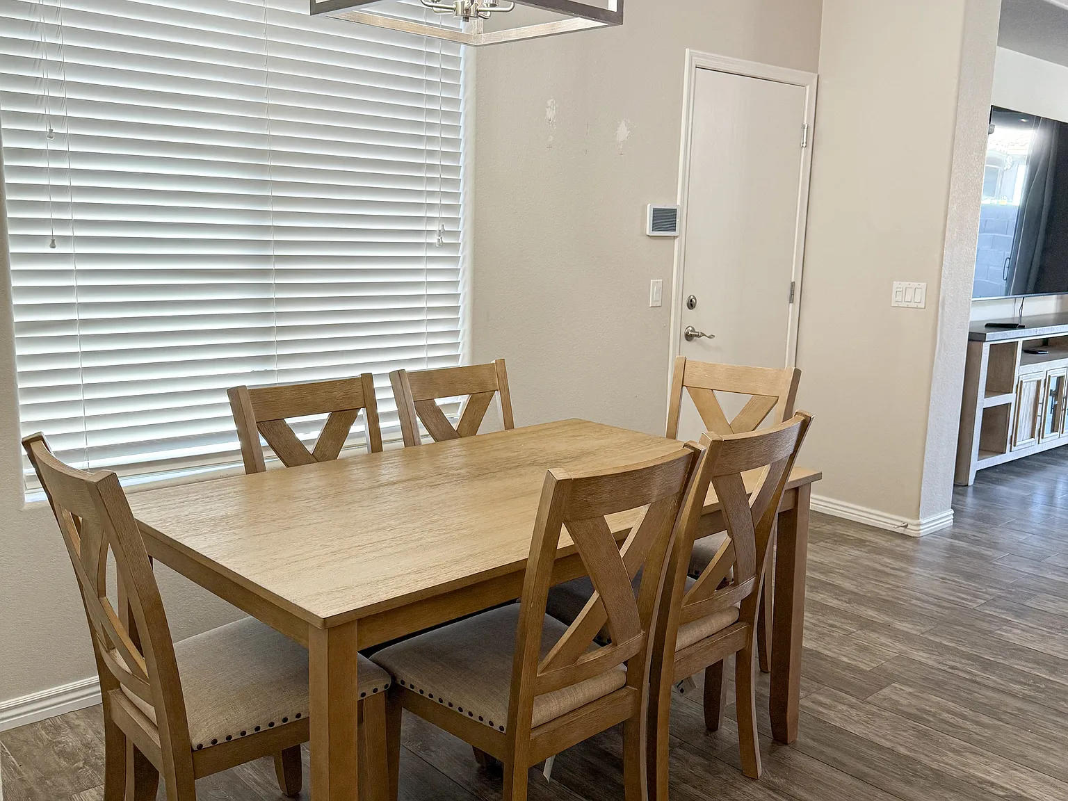 3 bed, 2.5 bath, 2625 sqft, $10,000 — Photo 2