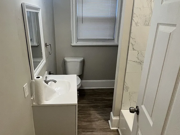 1726 Memorial Ave — Photo 2