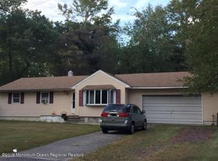 16 Hickory Ave, Farmingdale, NJ 07727