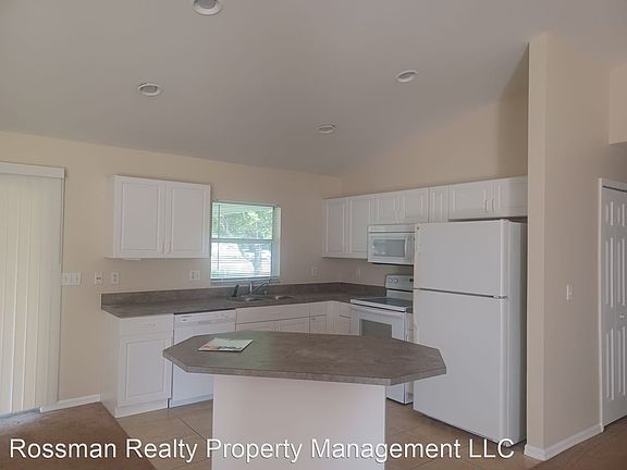 2nd image of 1905 NE 21st Pl