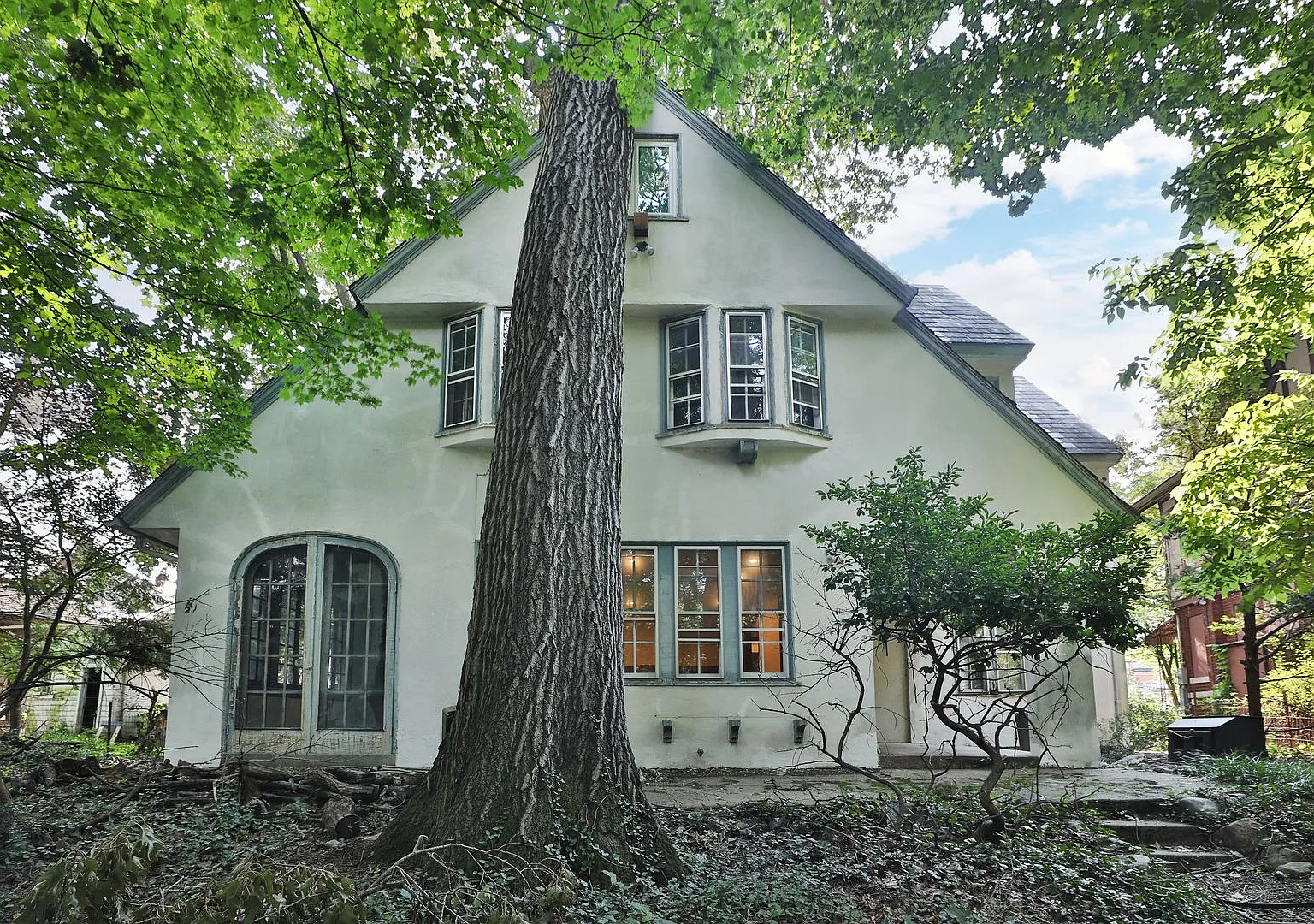 Newly Renovated Private House On Iuka Ave Ravine Central Campus Newly Renovated - Flexible Pricing — Photo 1