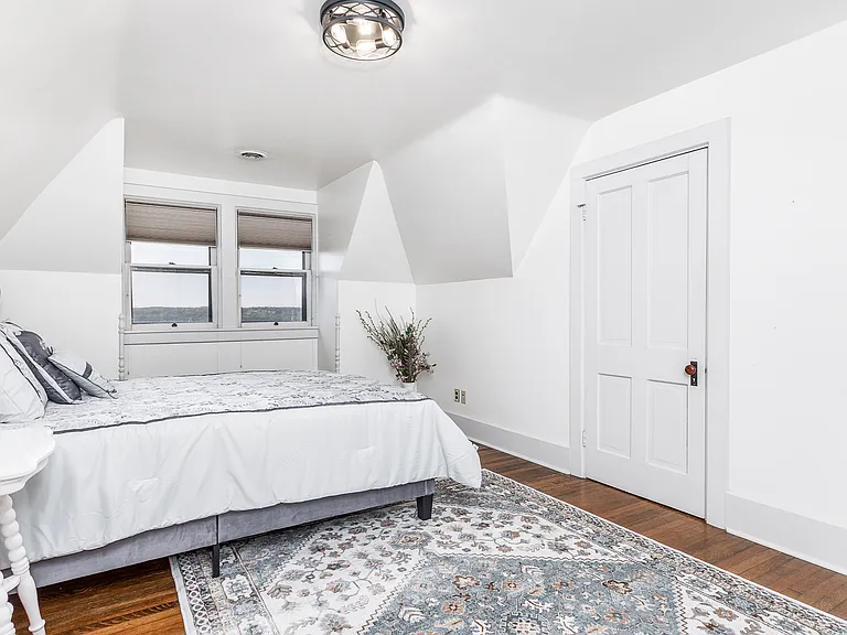 1155 Grove Ter — Photo 26