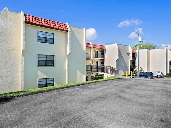 2nd image of 2050 Oleander Blvd #7-106