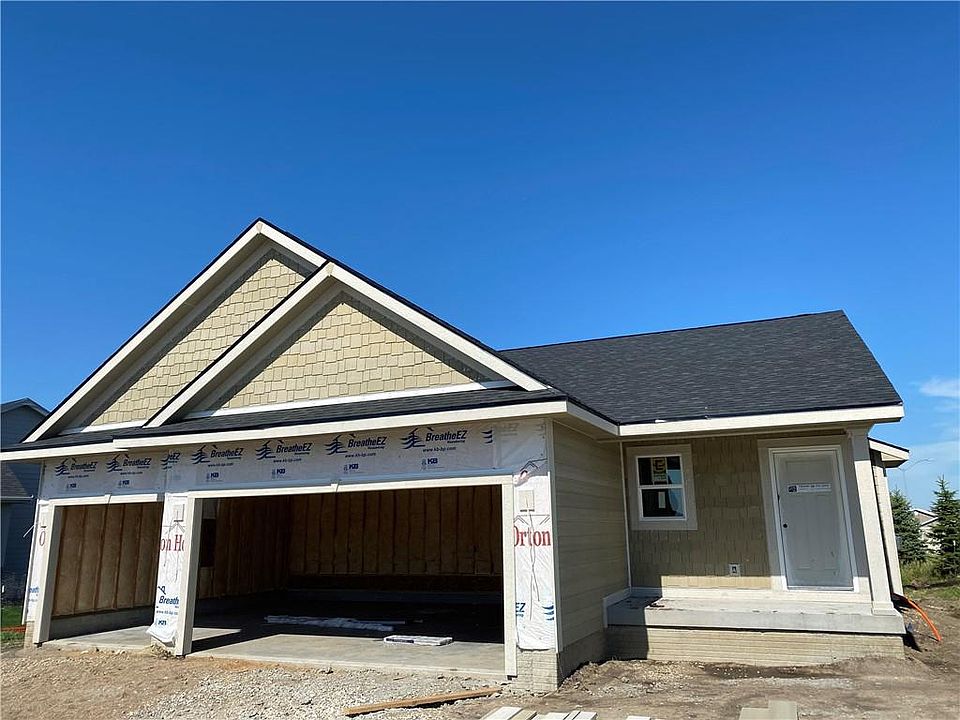 1st image of 807 NE Westgate Dr