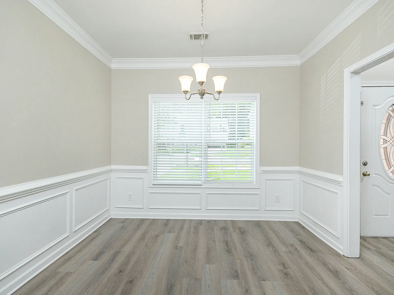 4 bed, 2296 sqft, $2,400 — Photo 3