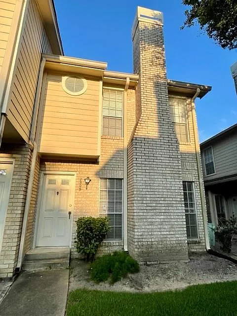 2 bed, 1.5 bath, 1104 sqft, $1,450 — Photo 2