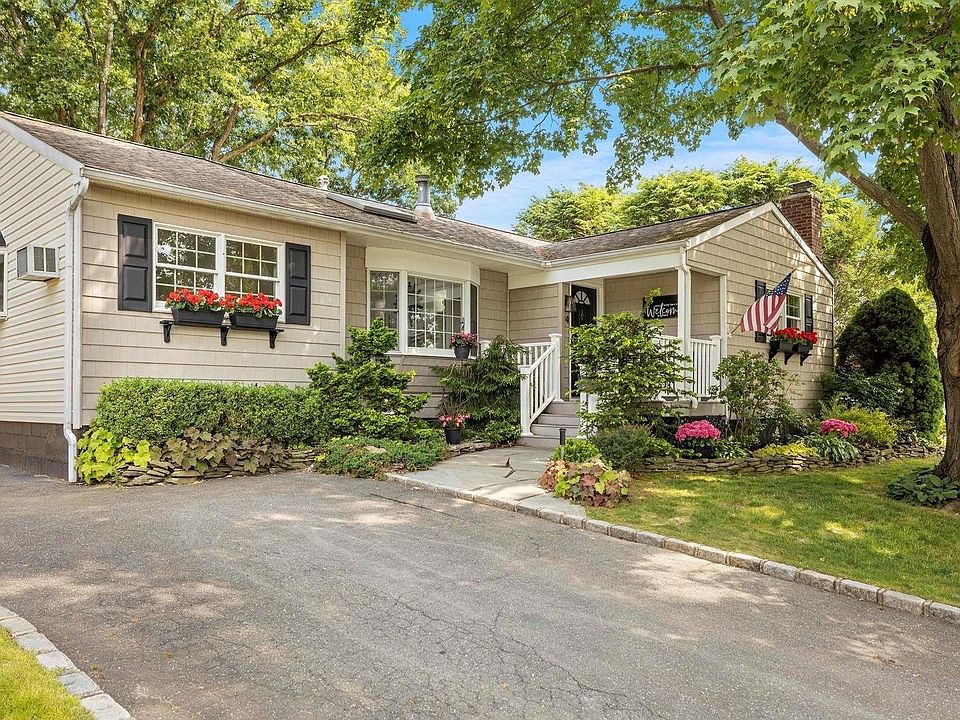 1st image of 4 Meadow Haven Lane