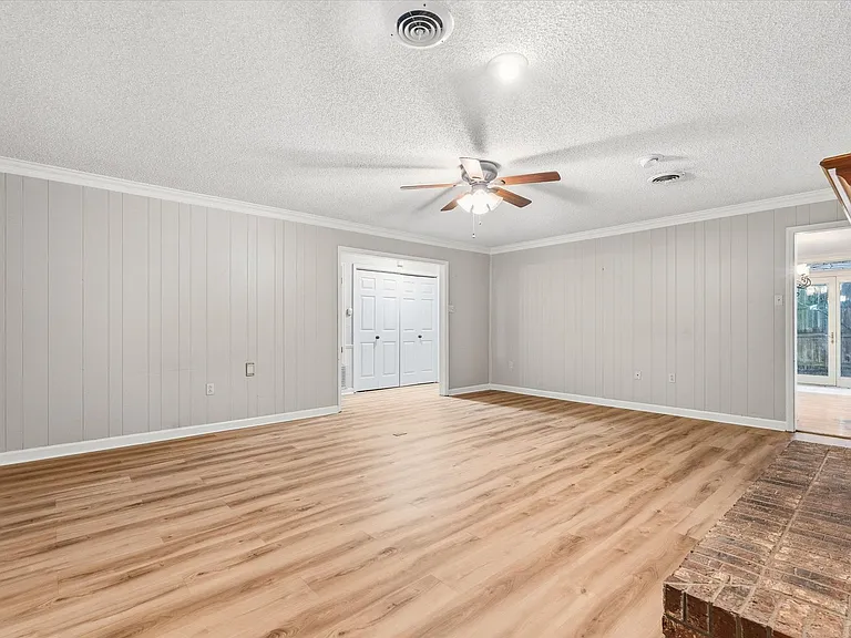 1610 Hillcrest Dr — Photo 29