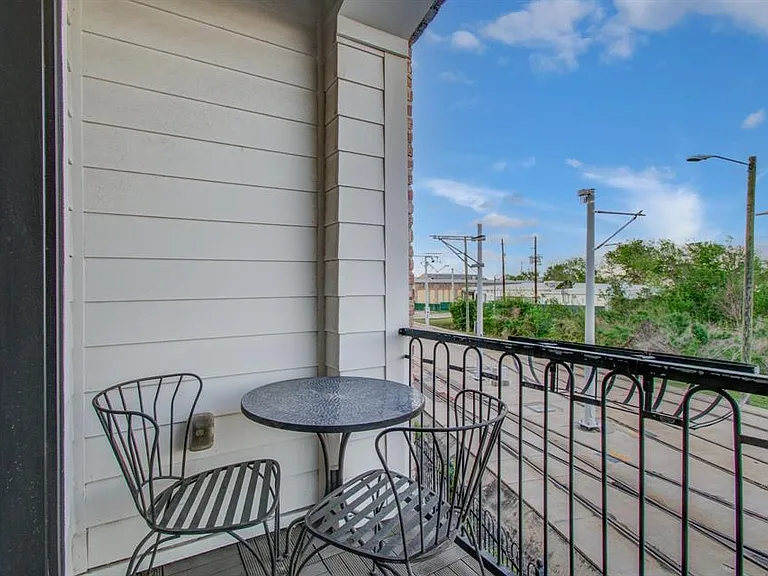 610 Delano St — Photo 17