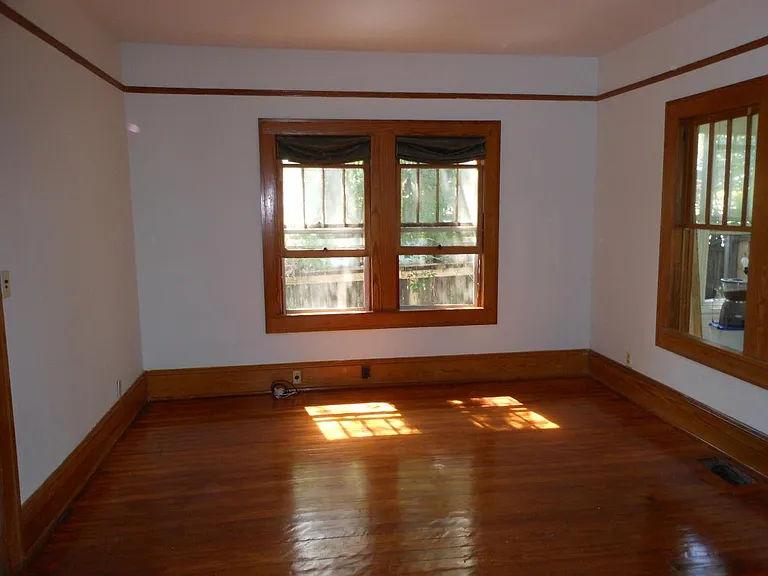 Dining Room - side wall