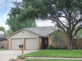1301 Glenview Ln, Angleton, TX 77515