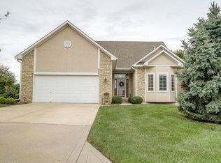 920 SW Sara Cir, Lees Summit, MO 64081