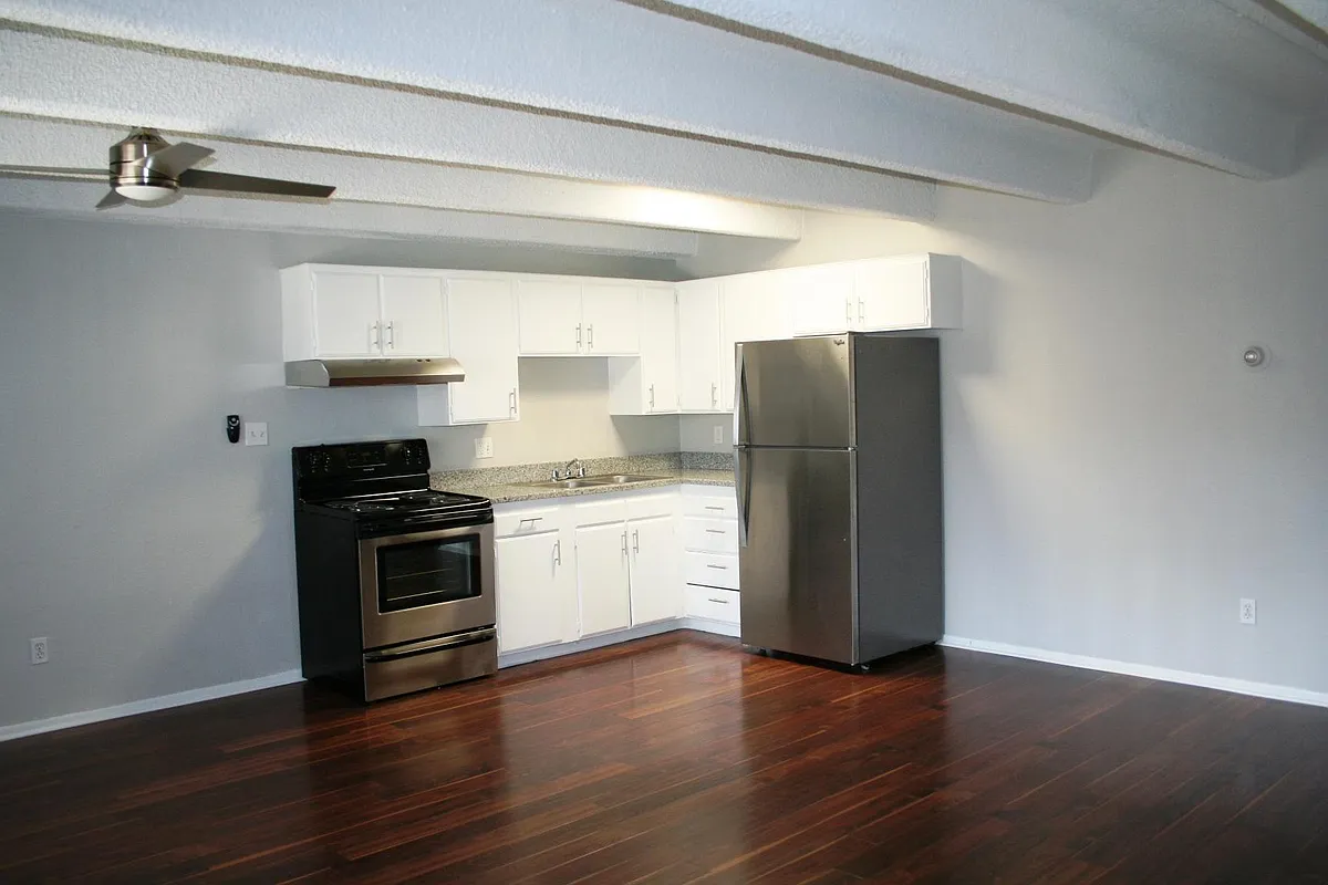 Building Photo - 1085 N Pearl St #106