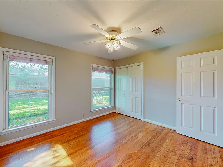 2104 Elmwood Dr — Photo 32