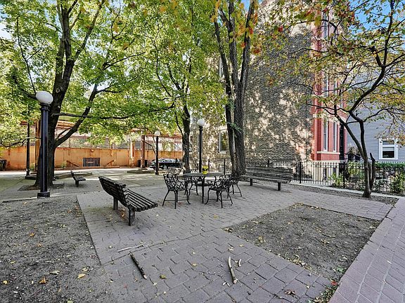 3rd image of 1900 N Bissell St #1