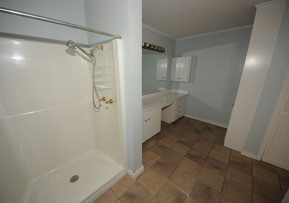 3rd image of 1906 Orchard Dr