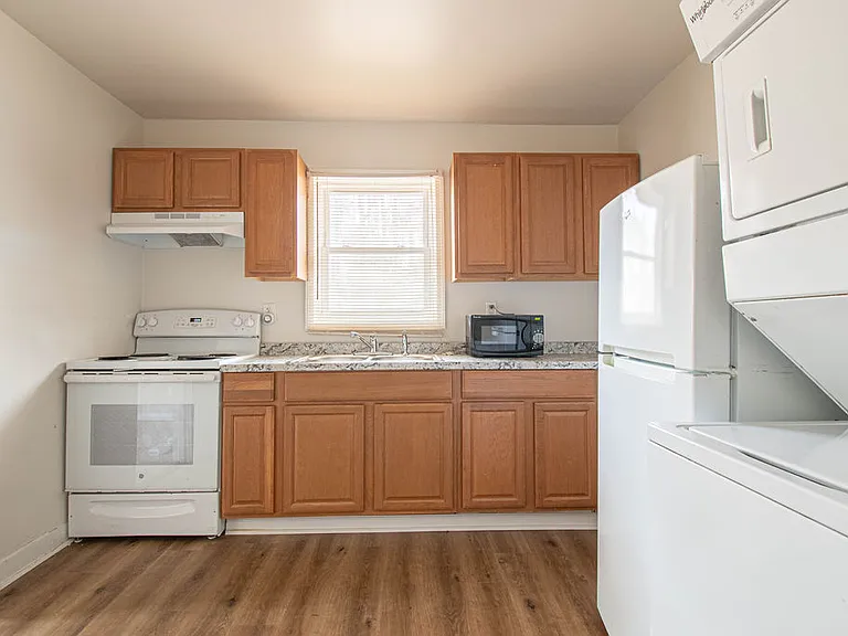125 Lewis Dr — Photo 2