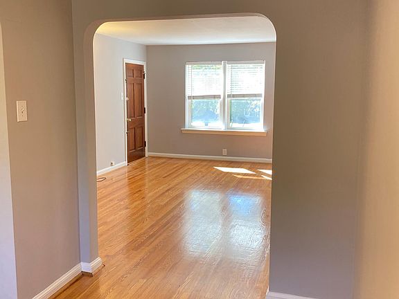 3rd image of 7457 Delmar Blvd APT 2