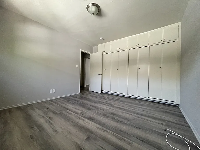 141 N Hamilton Dr — Photo 10