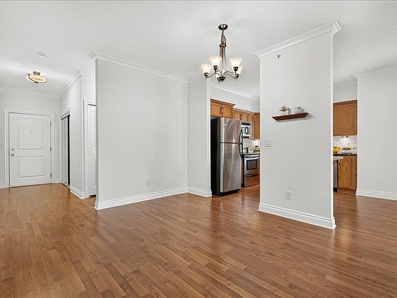 5th image of 20286 53a Ave #407