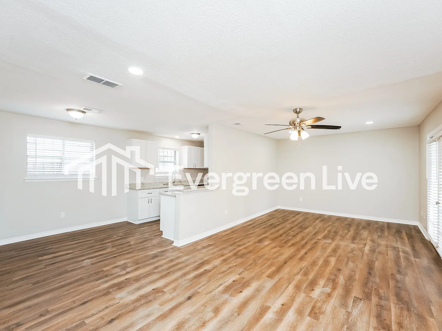 4 bed, 2.0 bath, 1344 sqft, $1,795 — Photo 2