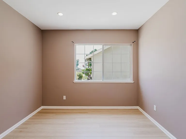 9540 Debra Ave — Photo 39