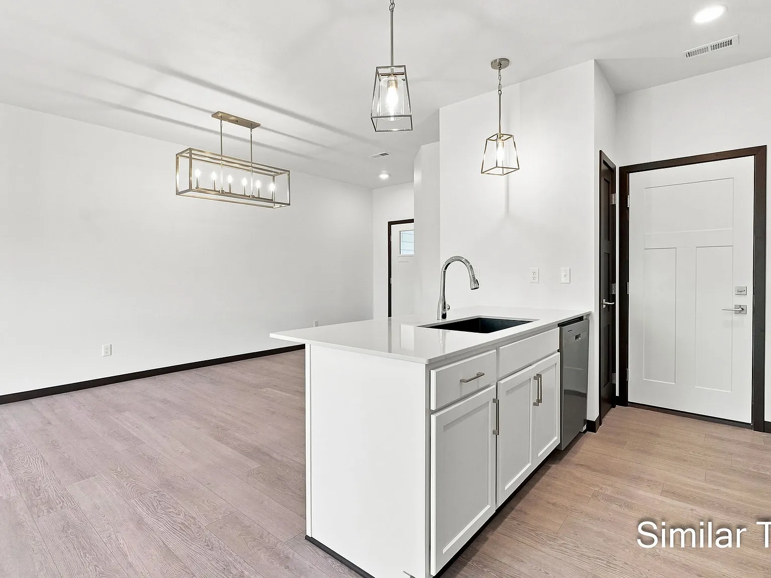 3 bed, 2.5 bath, 1465 sqft, $2,000 — Photo 4