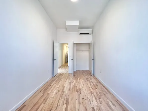 148 Stuyvesant Avenue image 7 of 9