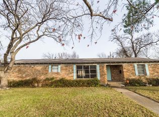 450 Beautycrest Dr, Dallas, TX 75217