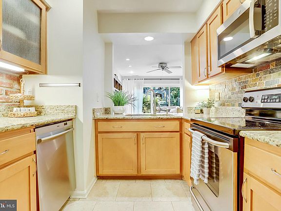 5th image of 8230 Carrleigh Pkwy #84
