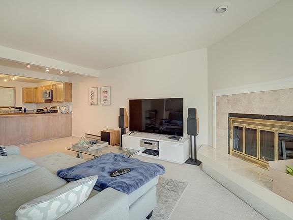 4th image of 210 Boylston Ave E APT 203