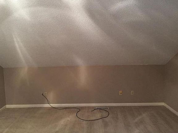 5th image of 250 Woodcastle Dr