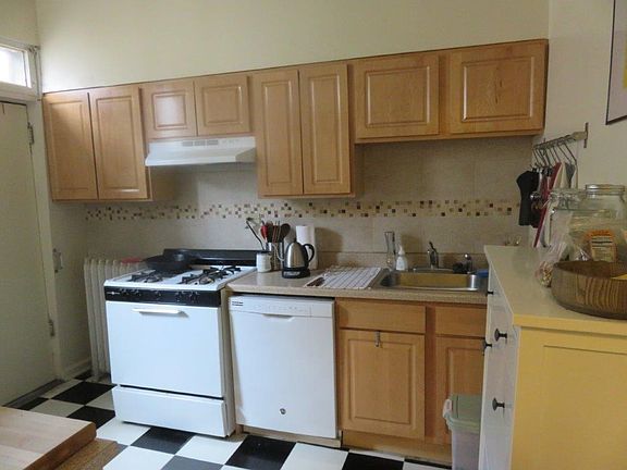 2nd image of 3300 W Wrightwood Ave #2