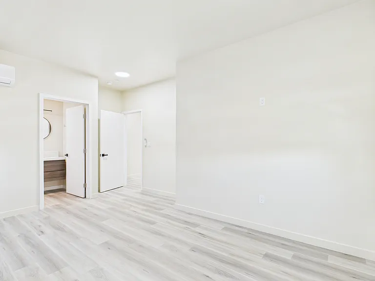 8457 N Langdon Ave — Photo 7